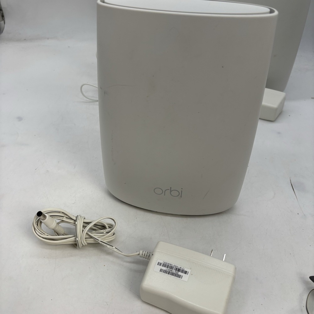 Set of 3 NETGEAR Orbi Routers RBR50v2, Satellite RBS50v2, Router RBR50 Wifi - Picture 8 of 14